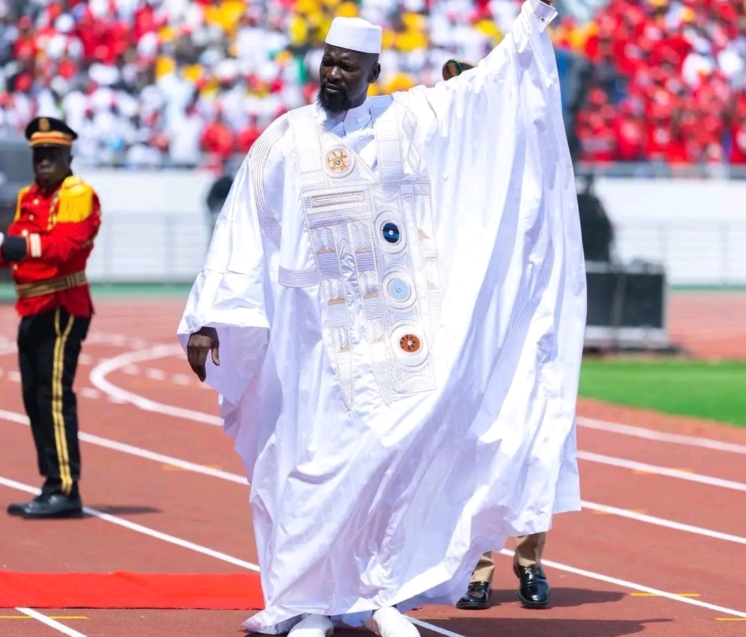 Guinée| Du palais au peuple : le boubou mandingue, lien entre pouvoir et société